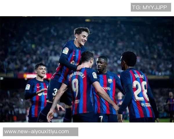 西甲球员开场静止抗议引发热议赛事转播俯瞰球场长达20秒 西甲球员开场静止抗议引发热议赛事转播俯瞰球场长达20秒