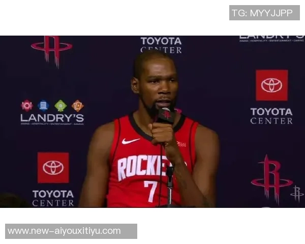 火箭队训练日常曝光杜兰特单打技艺提升申京专注低位技术磨练