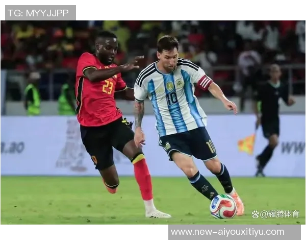 梅西挺身而出对抗肘击事件教育阿根廷老乡维护比赛公正