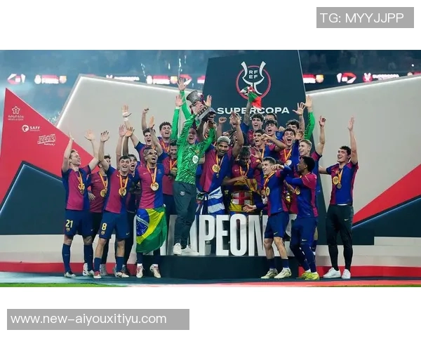 穆尼奥斯回应巴黎转会传闻称为巴萨巴黎皇马曼联效力是梦想